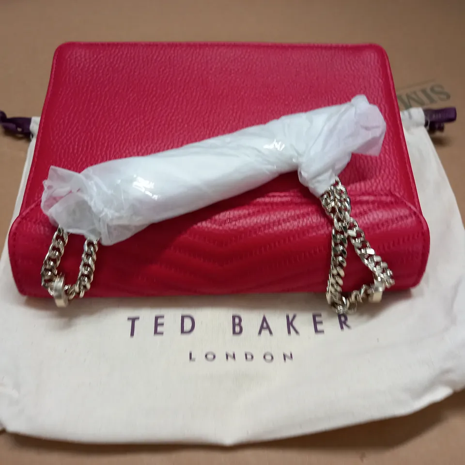 TED BAKER BOW DETAIL ENVELOPE BAG IN RED - 0/S