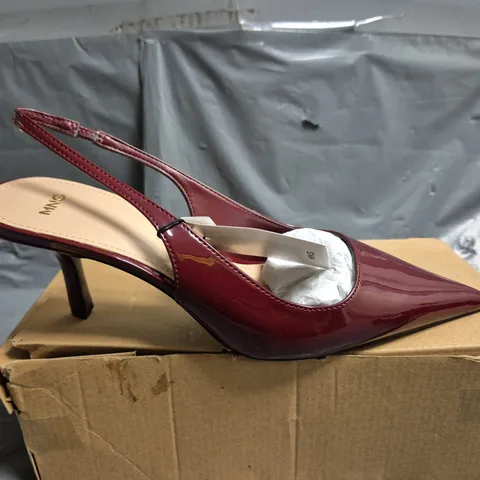 BOXED PAIR OF MNG POINTED TOE HEELS IN RED/BROWN - SIZE 38