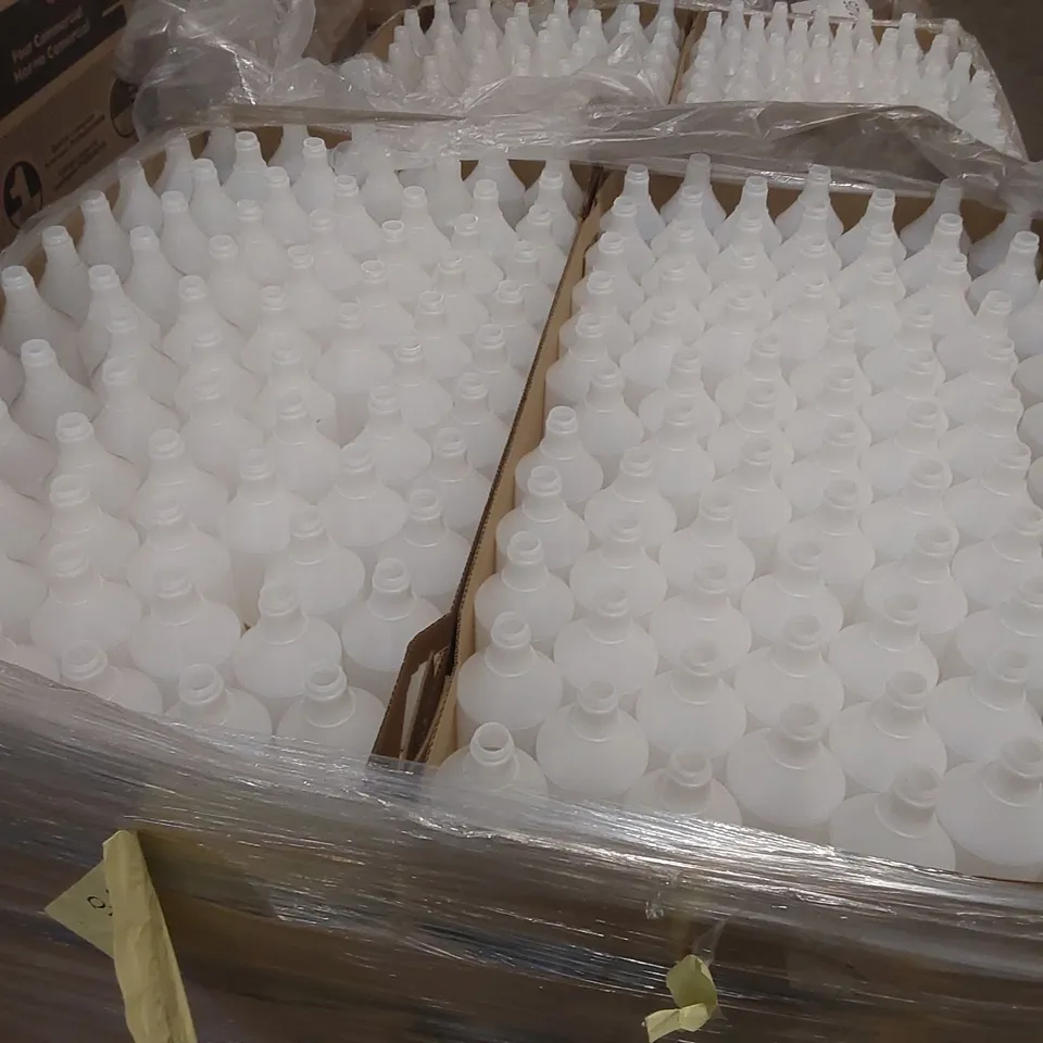 PALLET CONTAINING A VERY LARGE QUANTITY OF BRAND NEW 750ML SPRAY BOTTLES - NO TOPS