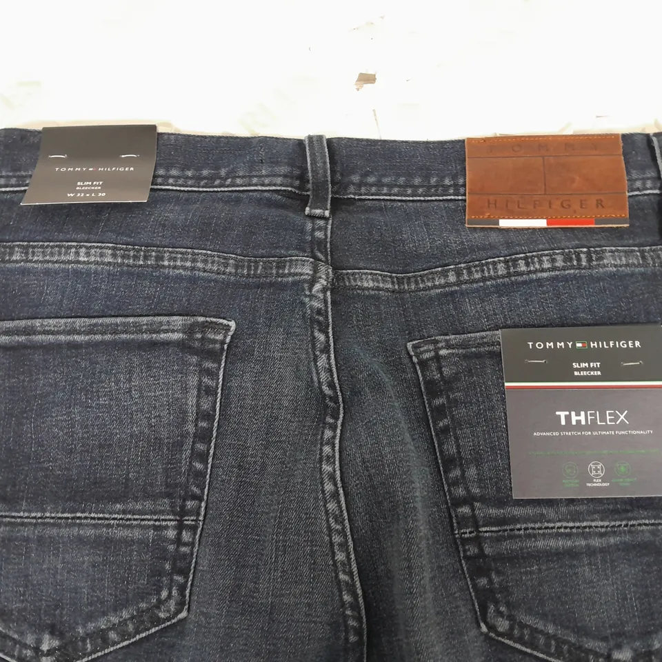 TOMMY HILFIGER SLIM FIT BLEECKER JEANS - W32 X L30