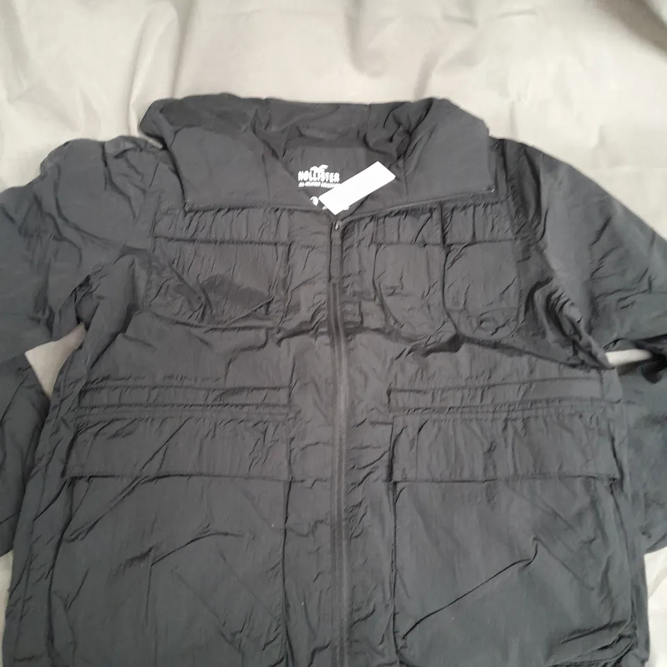 HOLLISTER ALL WETHER JACKET IN BLACK - MEDIUM