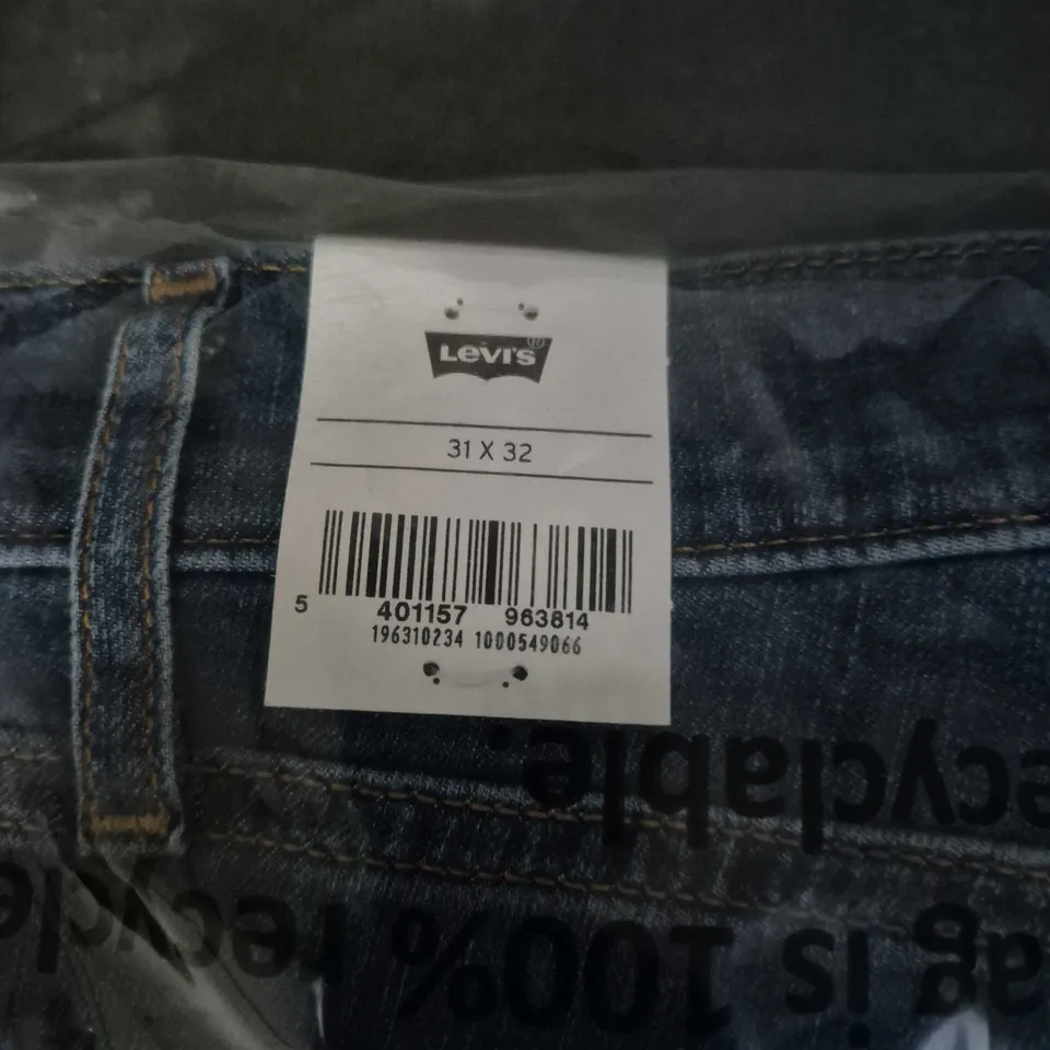 LEVIS STRAUSS DENIM JEANS - W31 X L32