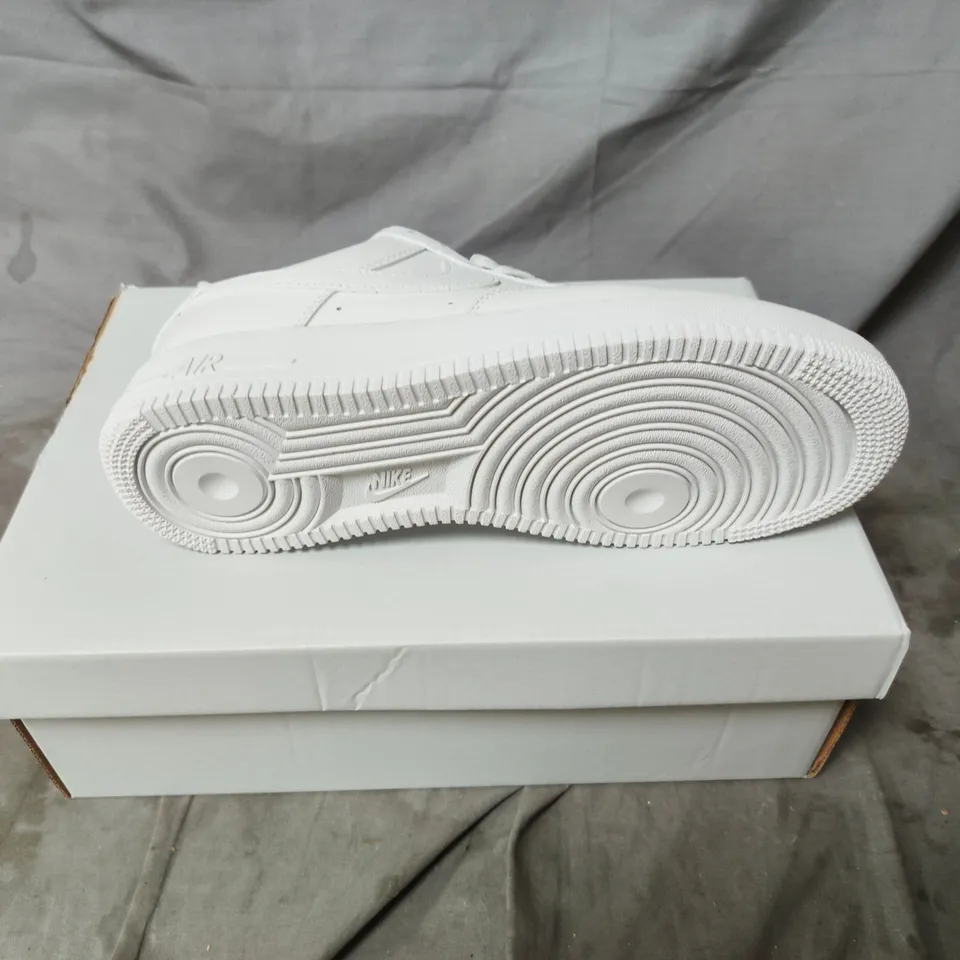 NIKE AIR FORCE 1 LOW WHITE SNEAKERS – BOXED. UK SIZE 7