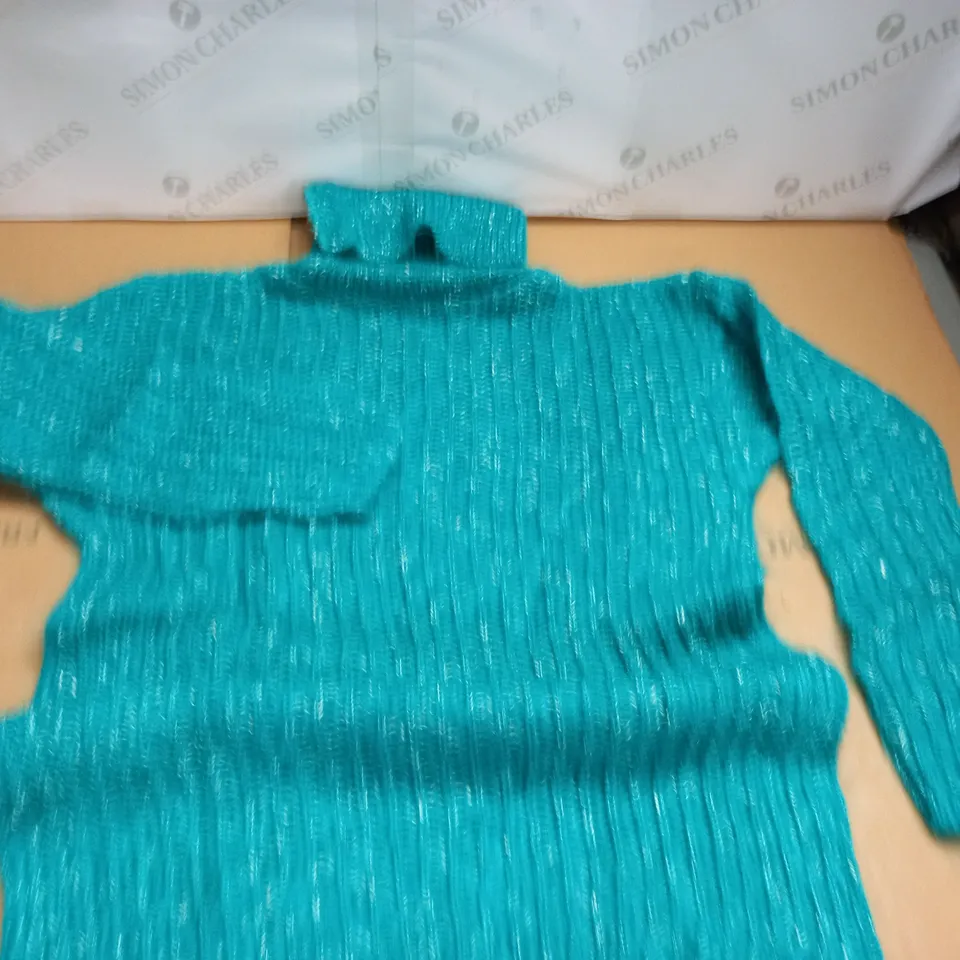 LOT OF APPROXIMATELY 10 AS NEW HIGH NECK GREEN WOOL JUMPER - SIZE UNSPECIFIED