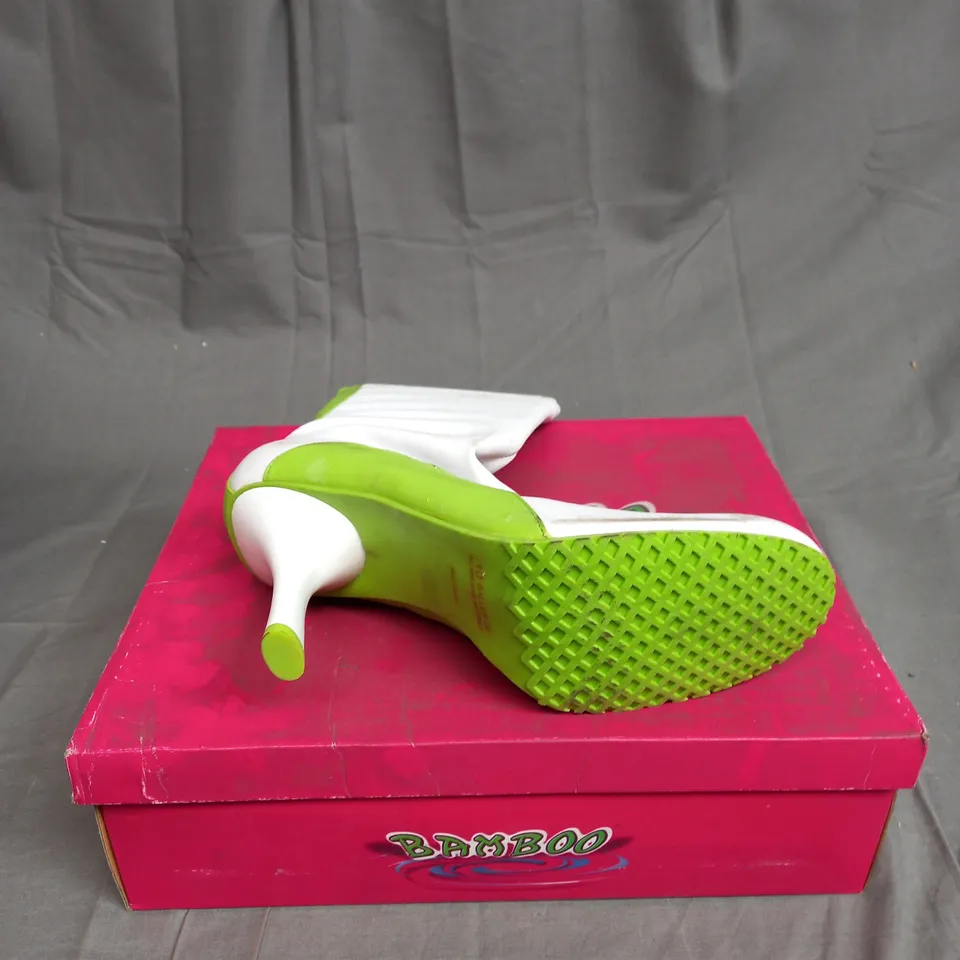 BOXED BAMBOO LEATHER BALLER HIGH HEEL SHOES IN GREEN AND WHITE SIZE 10