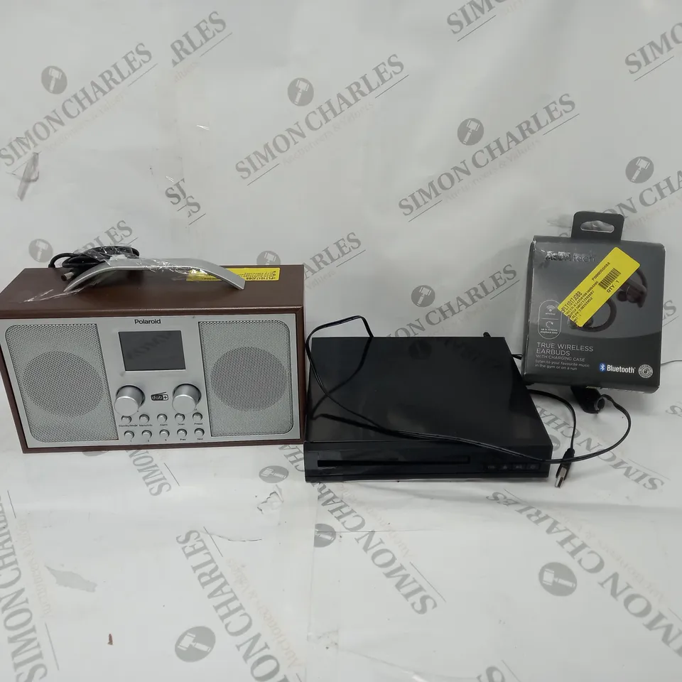 APPROXIMATELY 20 ASSORTED ITEMS TO INCLUDE POLAROID RETRO RADIO, DVD PLAYER, WIRELESS EARBUDS ETC. 