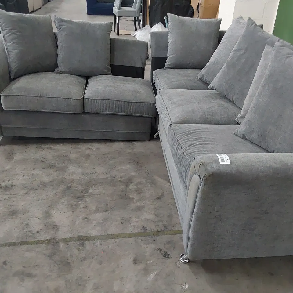 DESIGNER CORNER GROUP WITH SCATTER CUSHIONS GREY FABRIC 