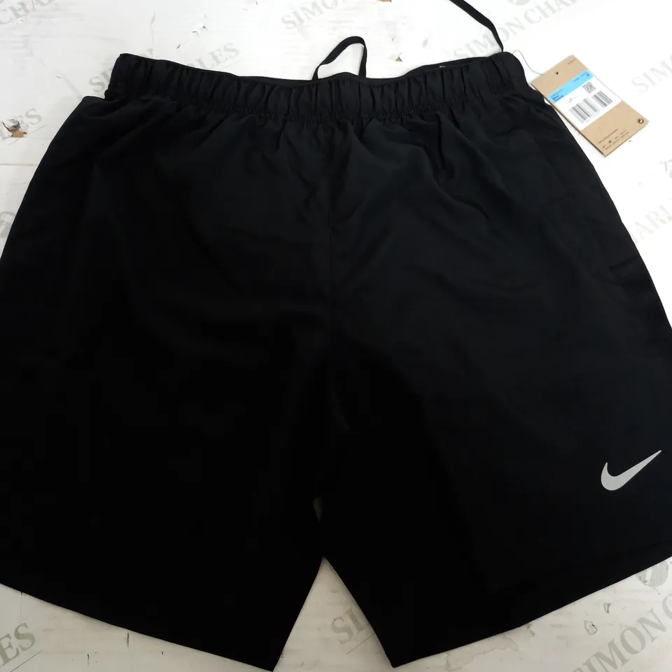 NIKE DRI FIT SHORTS IN BLACK - MEDIUM