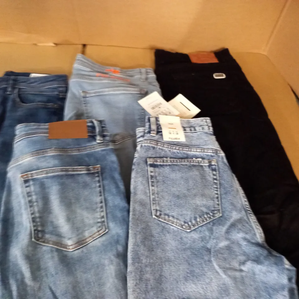LARGE QUANTITY OF ASSORTED CLOTHING ITEMS TO INCLUDE ADIDAS, MNG AND MCKENZIE