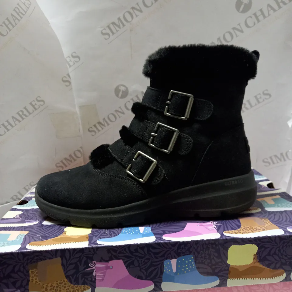 SKECHERS GLACIAL BOOT - BLACK - SIZE 5