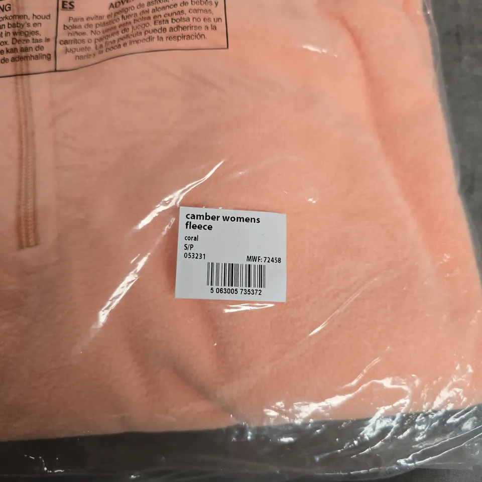 BAGGED CAMBER WOMEN'S FLEECE – CORAL, SIZE S/P