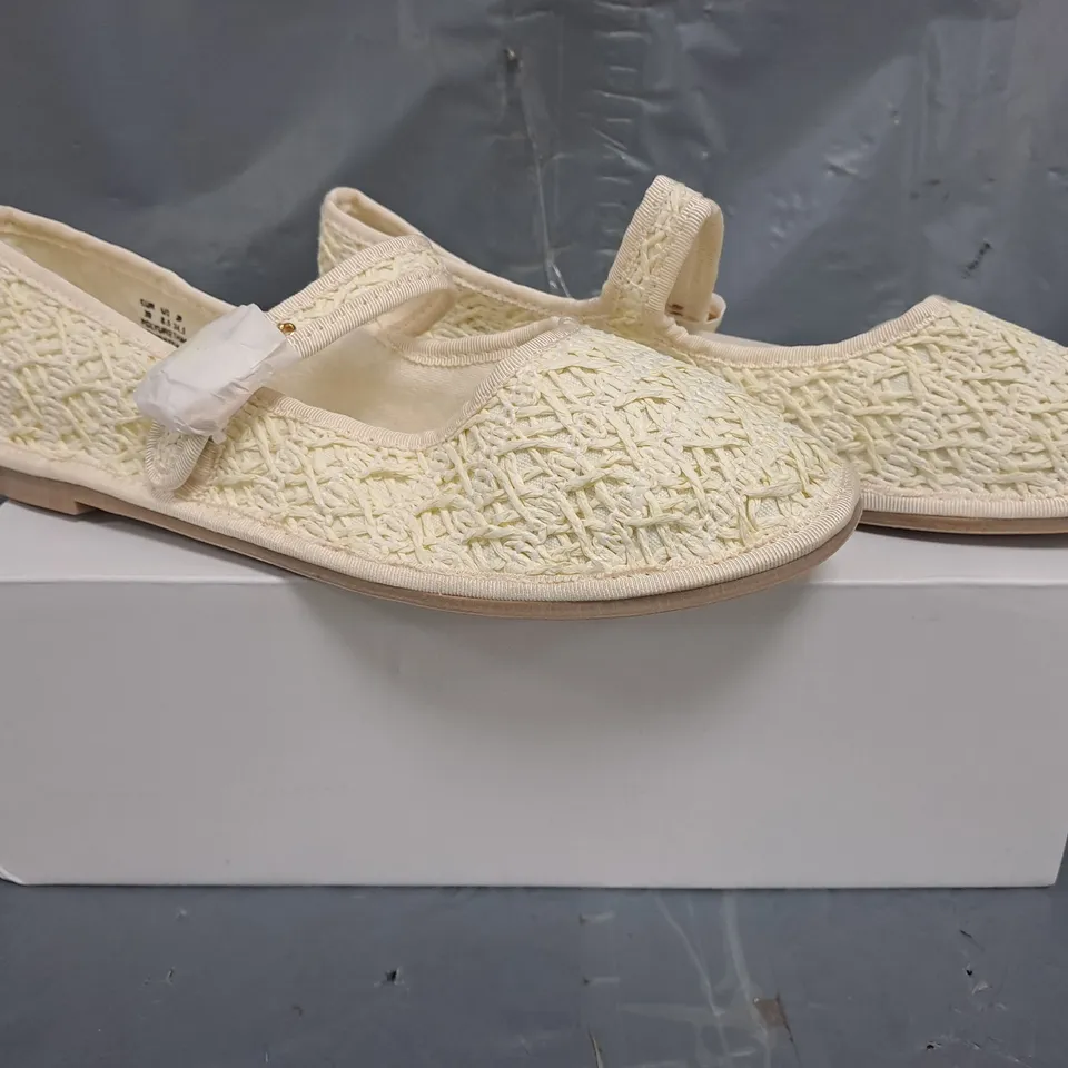 BOXED PAIR OF FEVER SOLE SHOES IN CREAM SIZE EU 39