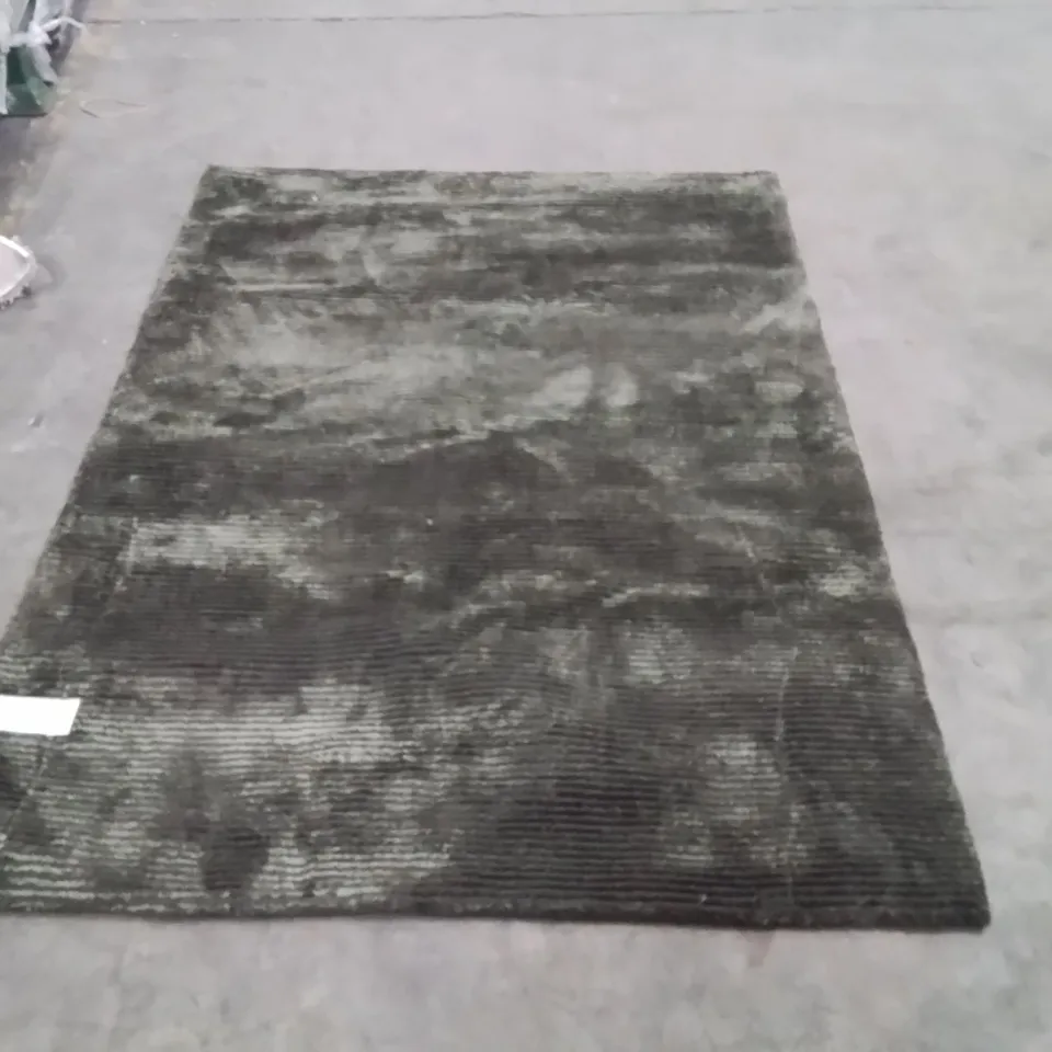 QUALITY DESIGNER AREA RUG - APPROXIMATELY 180X130CM