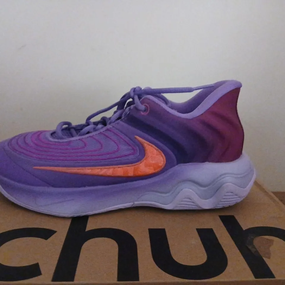 NIKE RUNNING SHOES – PURPLE/LILAC WITH ORANGE SWOOSH SIZE 6