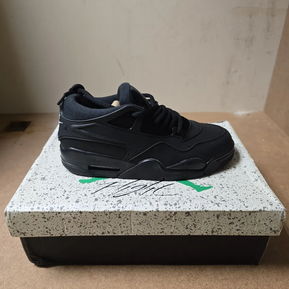 AIR JORDAN 4 RM TRAINERS – BLACK/WHITE, UK 6 