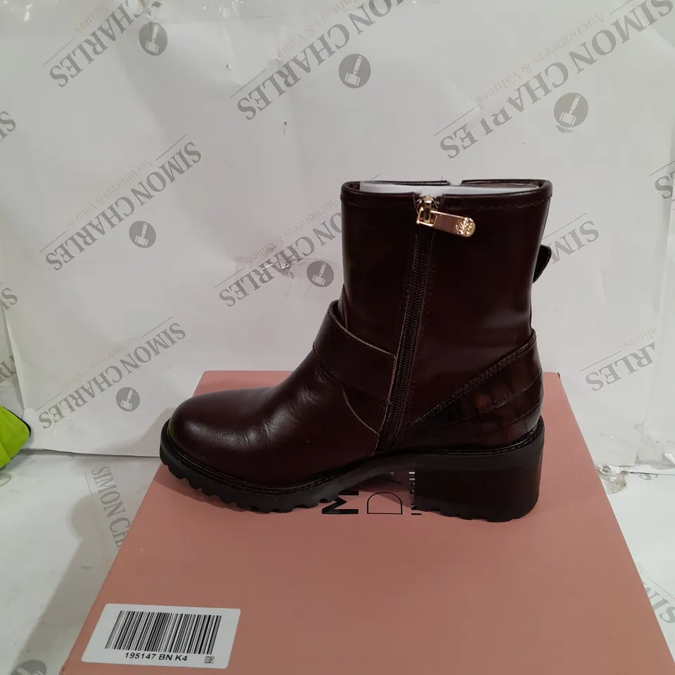 BOXED PAIR OF MODA IN PELLE CORNELIA BROWN LEATHER BOOTS SIZE 4