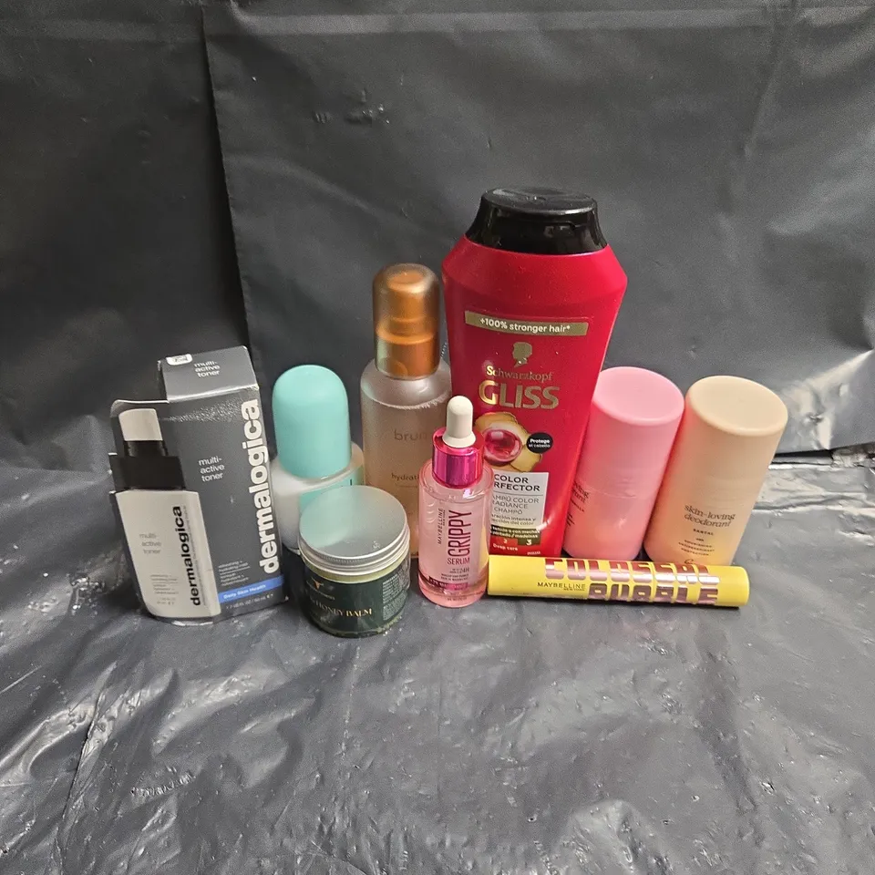 APPROXIMATEY 20 ASSORTED HEALTH AND BEAUTY PRODUCTS TO INCLUDE - DERMALOGICA MULTI-ACTIVE TONER - GEM SKIN-LOVING DEODORANT - MAYBELLINE GRIPPY SERUM - ETC