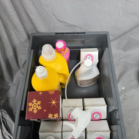 BOX OF APPROXIMATELY 10 ASSORTED LIQUIDS TO INCLUDE:QUICKWASH DETERGENT AND FABRIC CONDITIONER