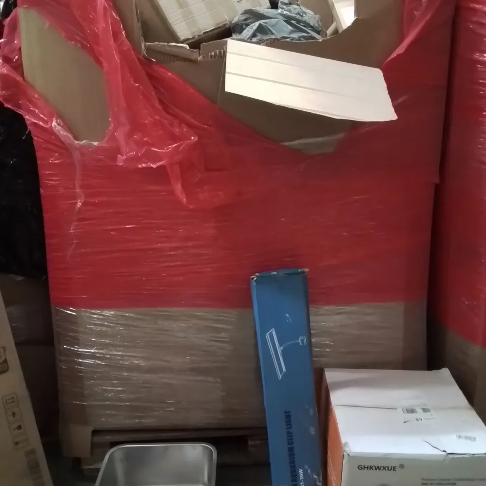 PALLET OF ASSORTED HOUSEHOLD GOODS AND PRODUCTS TO INCLUDE;CAT LITTER TRAY,AQUARIUM LIGHT,PRESSURE CANER COOKER