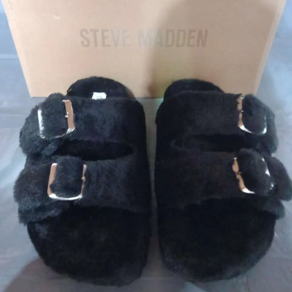 BOXED STEVE MADDEN AROUND BLACK FLATS SIZE 37