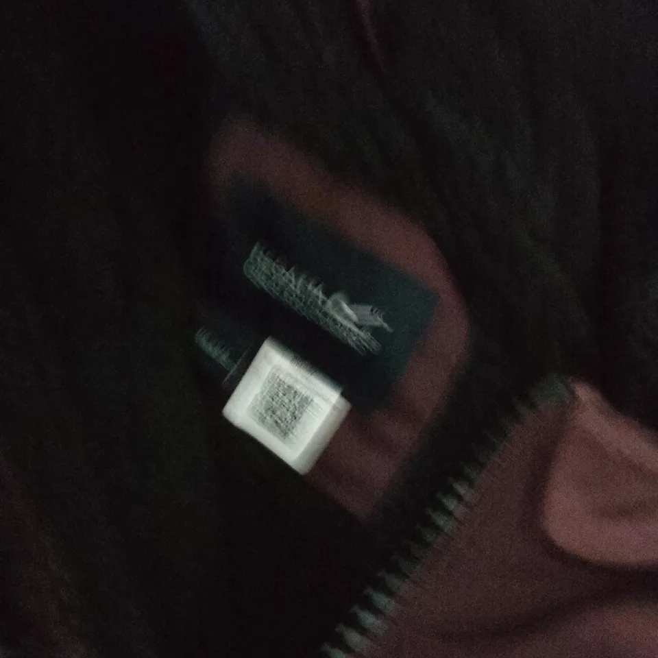 REGATTA GREAT OUTDOORS ADULT WATERPROOF ROBE IN PLUM  - XS