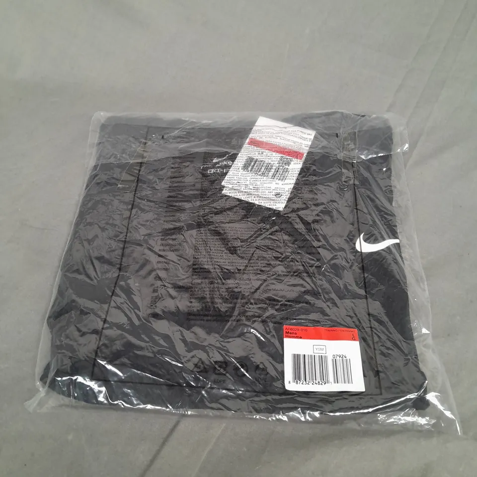 BAGGED NIKE DRI-FIT TRAINING TEE IN BLACK SIZE L