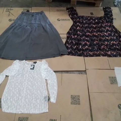 PALLET OF BRAND NEW WOMENS QUALITY DESIGNER CLOTHES APPROXIMATELY 170 TO INCLUDE;JD WILLIAMS CARDIGAN,SIMPLY BE DENIM KILT SKIRT,JD WILLIAMS NECK TOP ETC