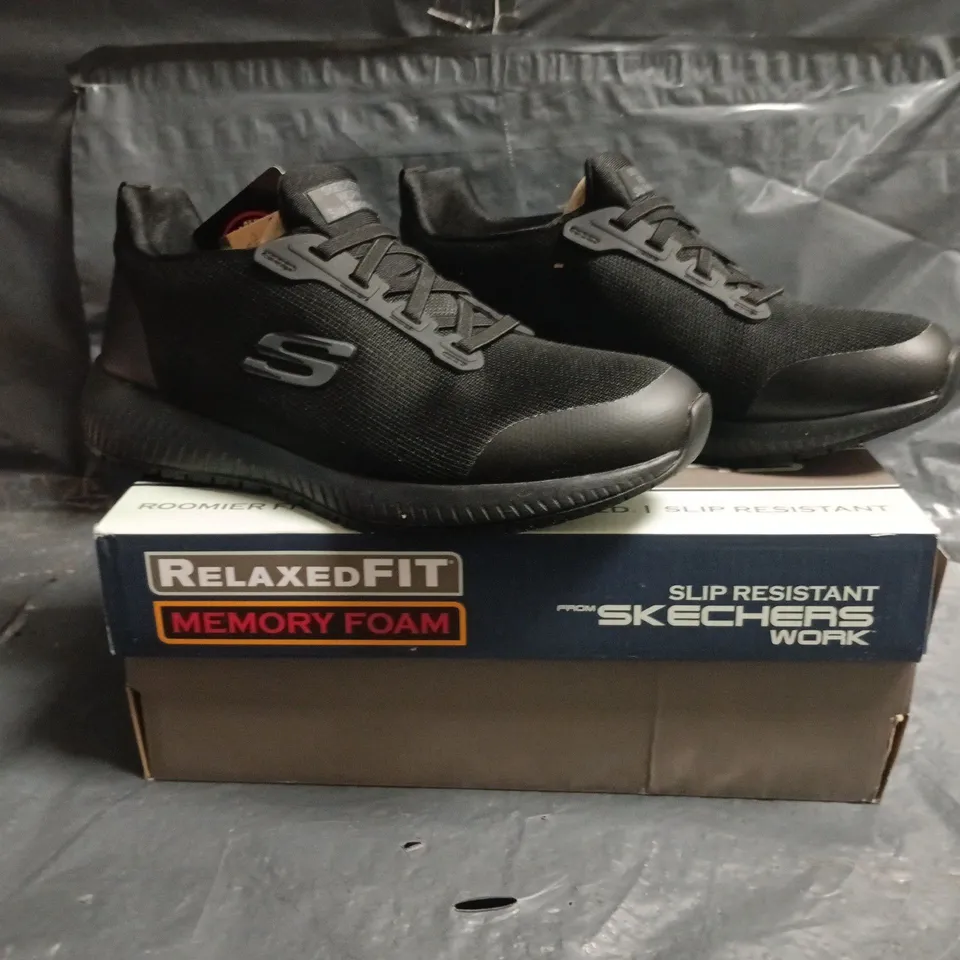 BOXED PAIR OF SKECHERS WORK SLIP-RESISTANT SLIP-IN SHOES IN BLACK SIZE 4.5