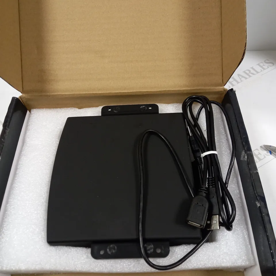 CONNECTS2 ADV-USBCD PLUG AND PLAY USB CD PLAYER FOR MECHLESS STEREOS , BLACK