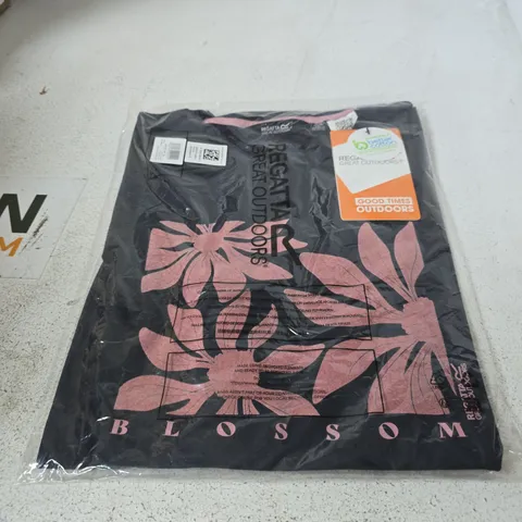 BOX OF APPROXIMATELY 8 BRAND NEW REGATTA FLAURELLE T SHIRT - NAVY BLOSSOM - SIZE 20