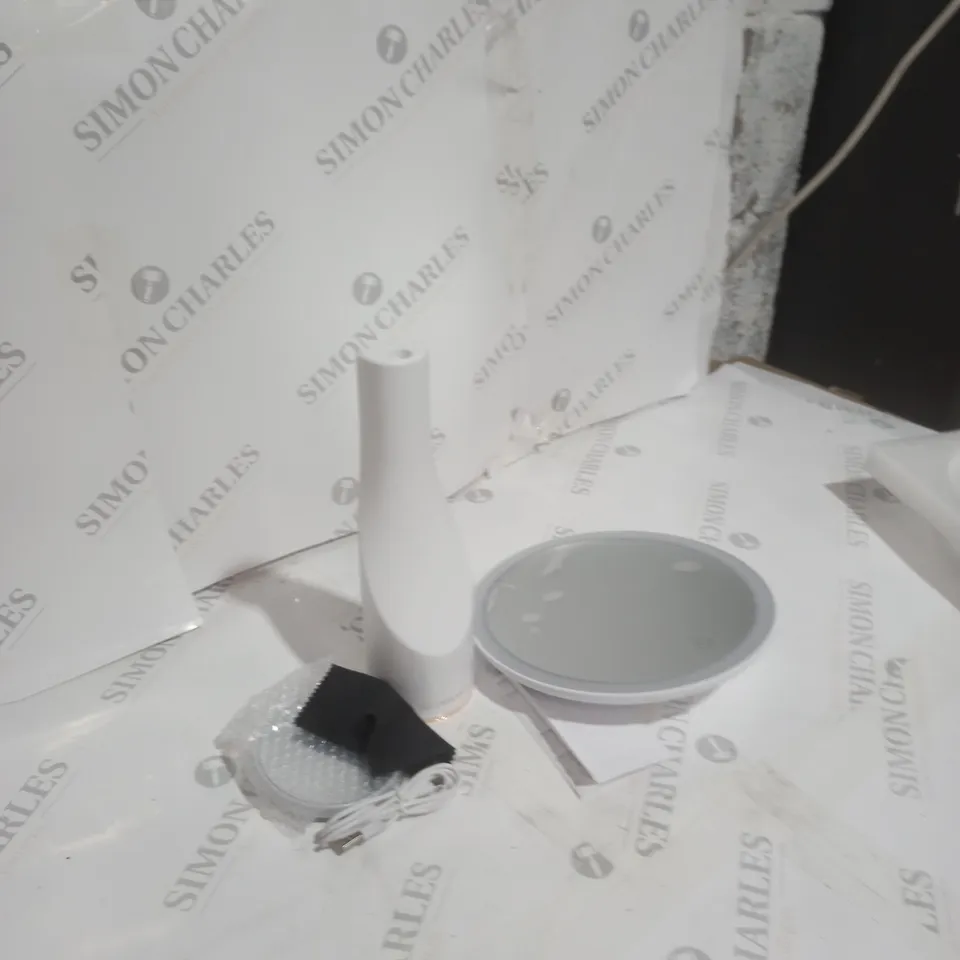 LILY ENGLAND USB MAKEUP MIRROR