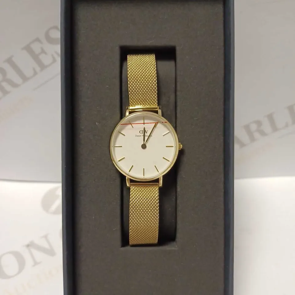 DANIEL WELLINGTON GOLD MESH STRAP WRISTWATCH 