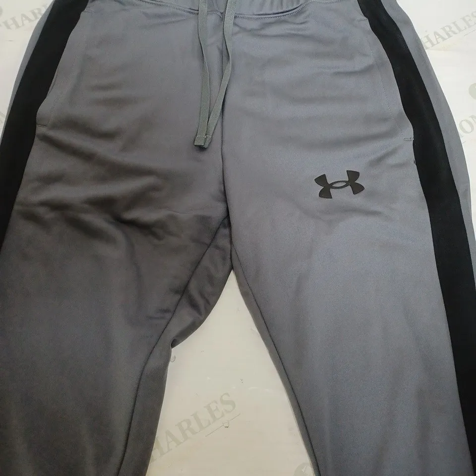 UNDER ARMOUR LIGHT GREY JOGGERS - MEDIUM