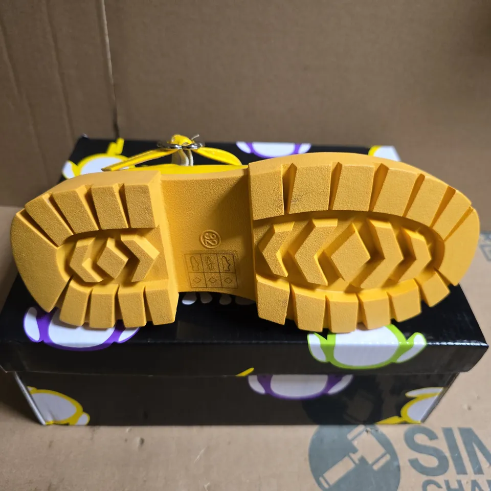 BOXED PAIR OF KOI LA LA TELETUBBIES KIDZ MARY JANES – YELLOW, UK SIZE 13