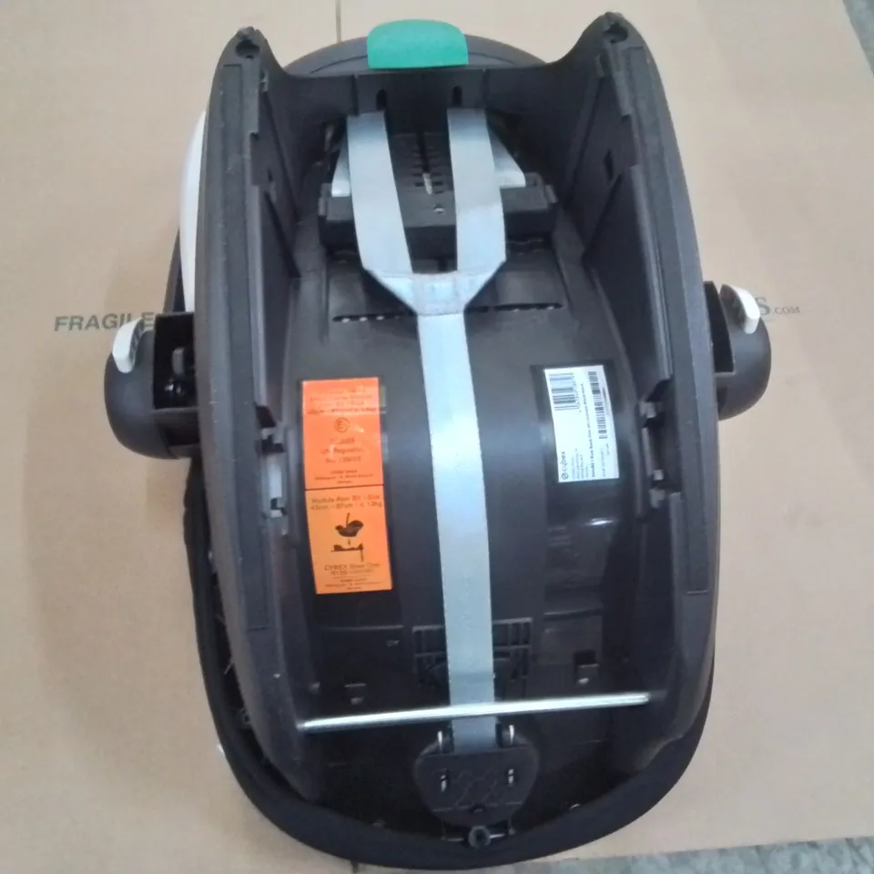 UNBOXED CYBEX SILVER CAR SEAT ON CYBEX ATONB2 I-SIZE BASE