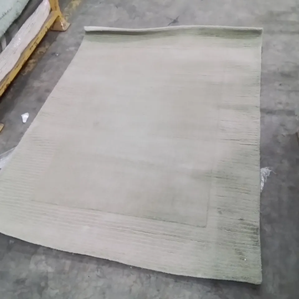 QUALITY DESIGNER AREA RUG - APPROXIMATELY 170X120CM