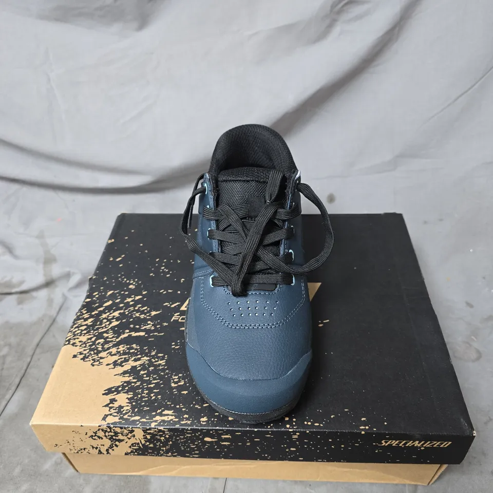 BODY GEOMETRY BLUE/ARTIC BLUE TRAINERS BOXED SIZE 7