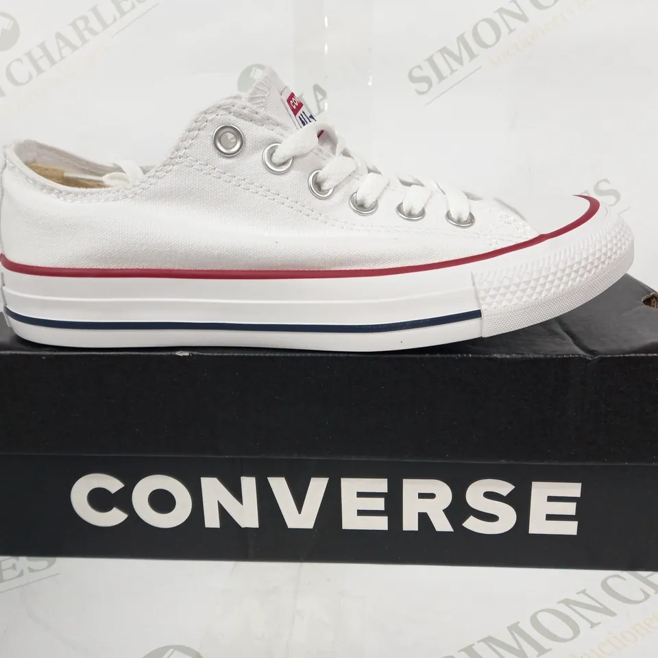 BOXED PAIR OF CONVERSE ALL STAR CANVAS SHOES IN WHITE UK SIZE 4.5