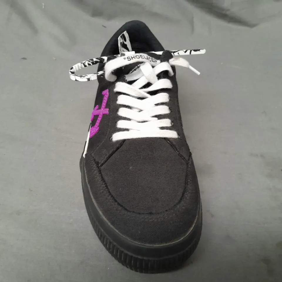 BOXED PAIR OF OFF WHITE SHOES IN BLACK/WHITE/PURPLE EU SIZE 40