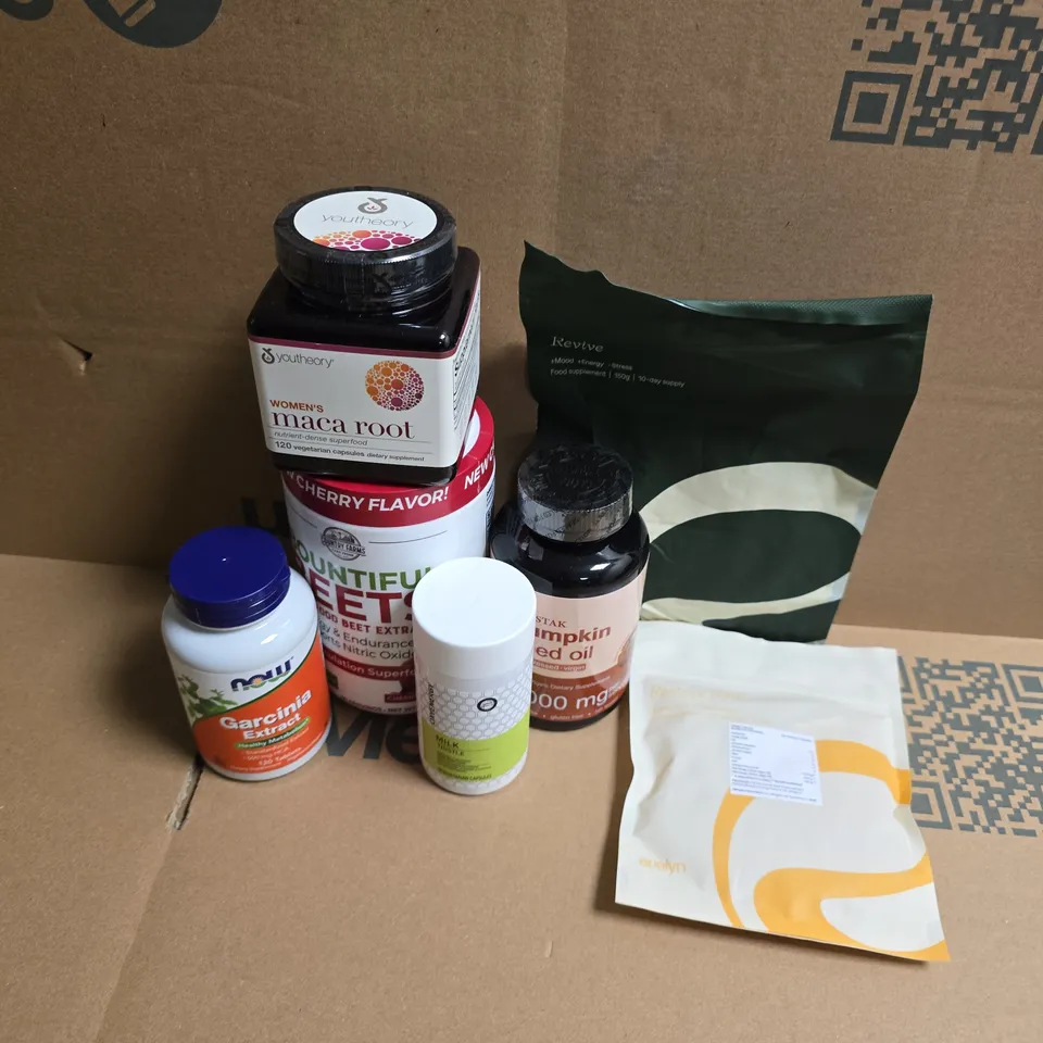 APPROXIMATELY 15 ASSORTED VITAMIN/HEALTH AID PRODUCTS TO INCLUDE EVELYN RESTORE REFILL, PUMPKIN SEED OIL, WHOLE FOOD BEET EXTRACT, ETC - COLLECTION ONLY