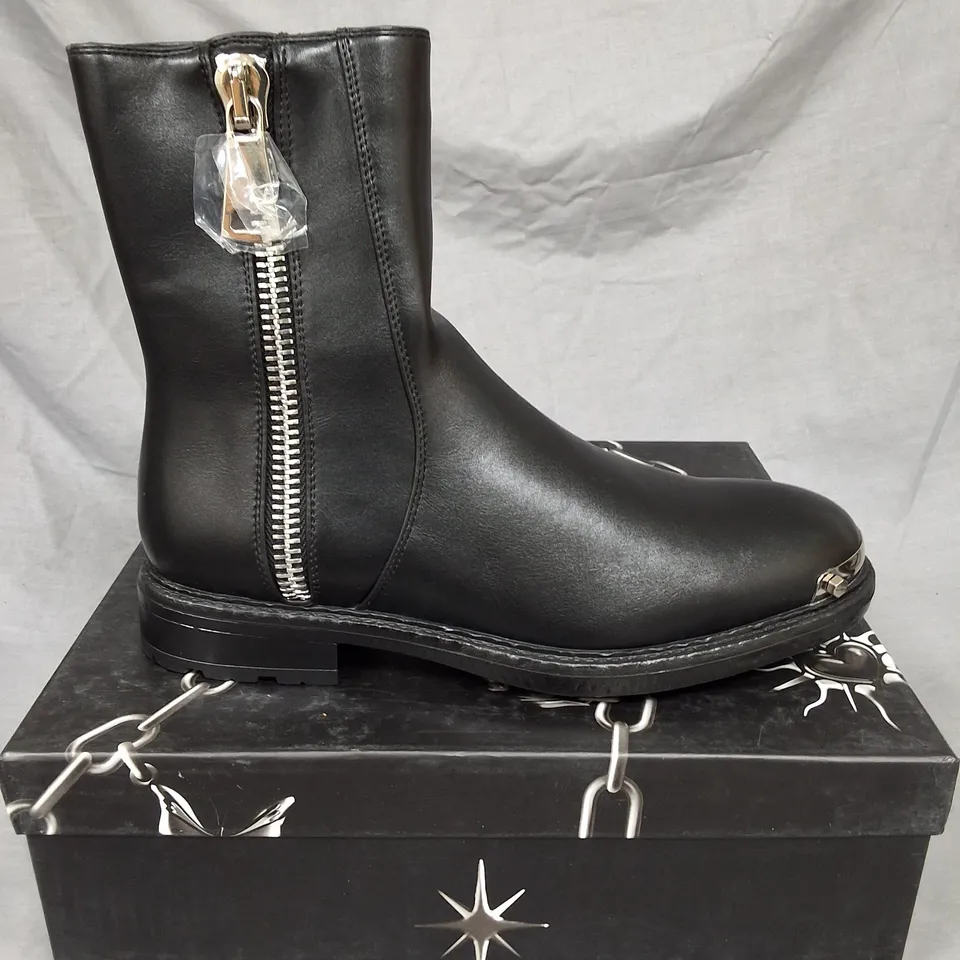 BOXED KOI REGICIDE MENS ZIP UP BOOTS IN BLACK - UK 8