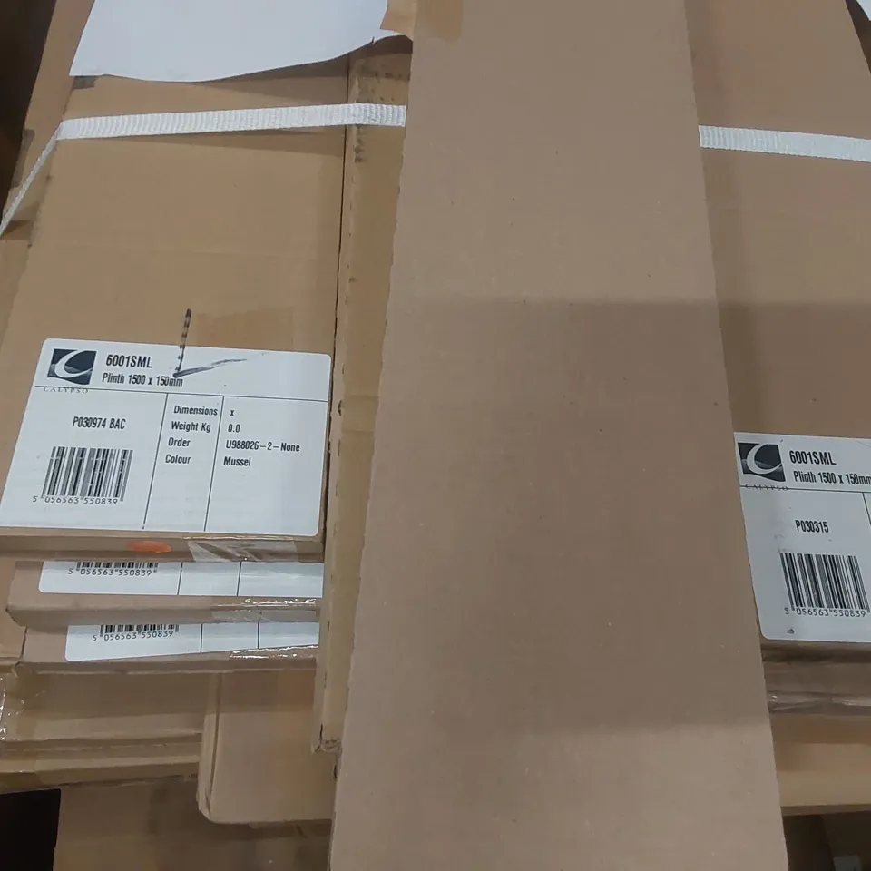 PALLET CONTAINING A LARGE QUANTITY OF ASSORTED BATHROOM PANELS INCLUDING: END/INFILL PANEL, PLINTHS ECT