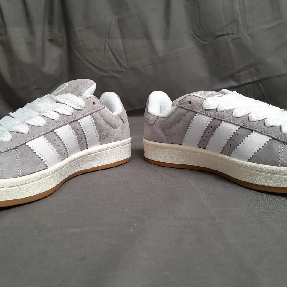 BOXED PAIR OF ADIDAS CAMPUS OOs GREY TRIANERS SIZE UK 5