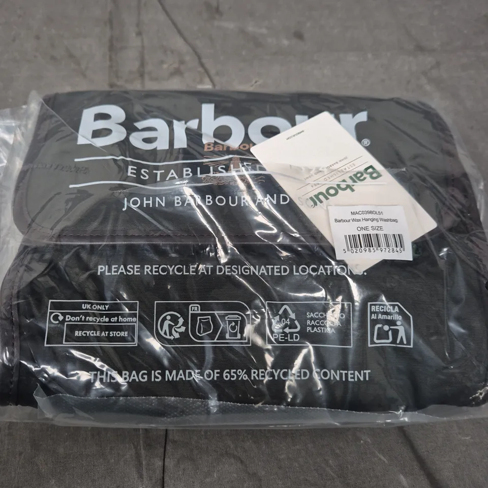 BARBOUR WAX HANGING WASHBAG – ONE SIZE