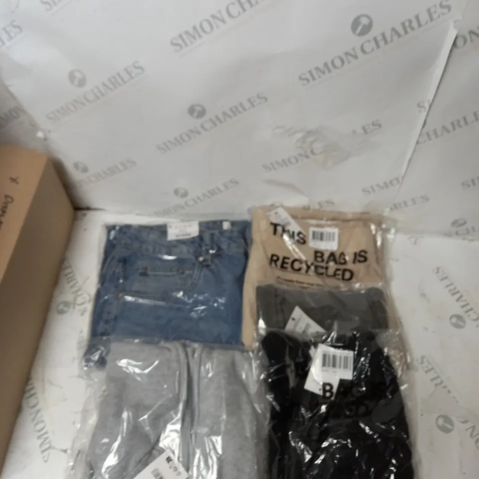 BOX OF APPROXIMATELY 40 ASSORTED HOUSEHOLD ITEMS TO INCLUDE HEADPHONES, DOG HARNESS, CLOTHES ETC 