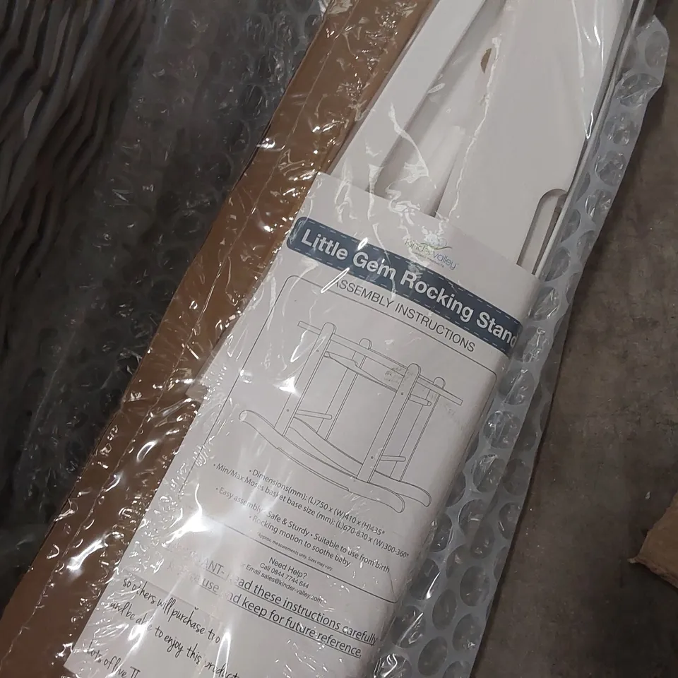 BOXED MOSES BASKET WITH STAND WITH BEDDING WITH MATTRESS