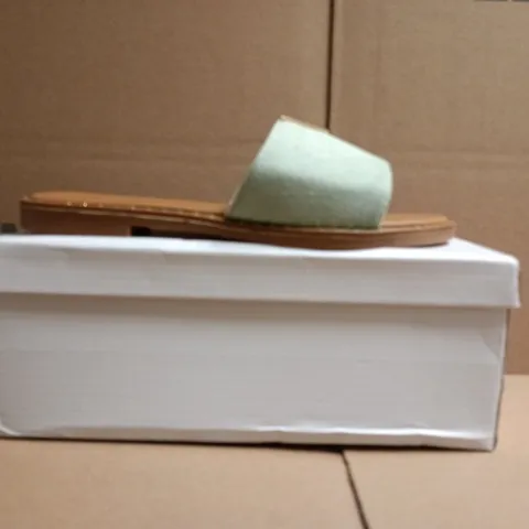 BOXED PAIR OF SIXTH SENS OPEN TOE SANDALS IN GREEN SIZE EU 37