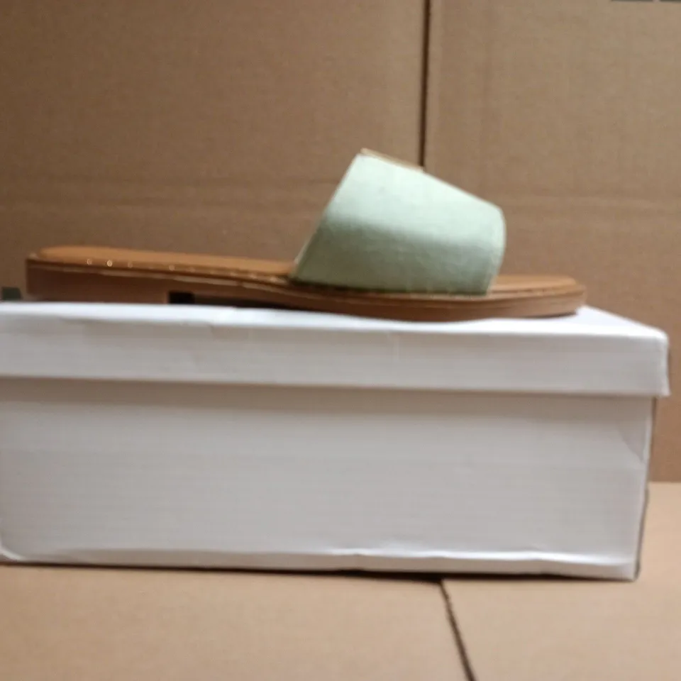 BOXED PAIR OF SIXTH SENS OPEN TOE SANDALS IN GREEN SIZE EU 37