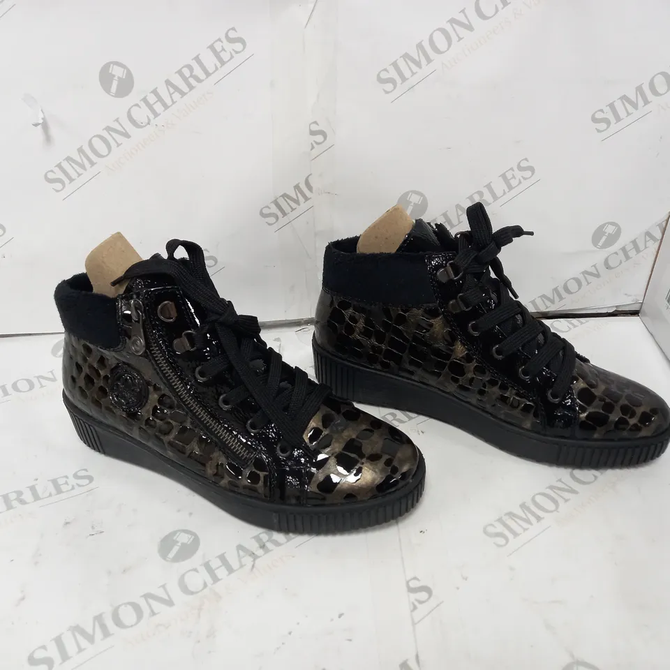 RIEKER FLEECE LINING BLACK PATENT/BRONZE SIDE ZIP TRAINER BOOTS - SIZE UK 5 - BOXED 