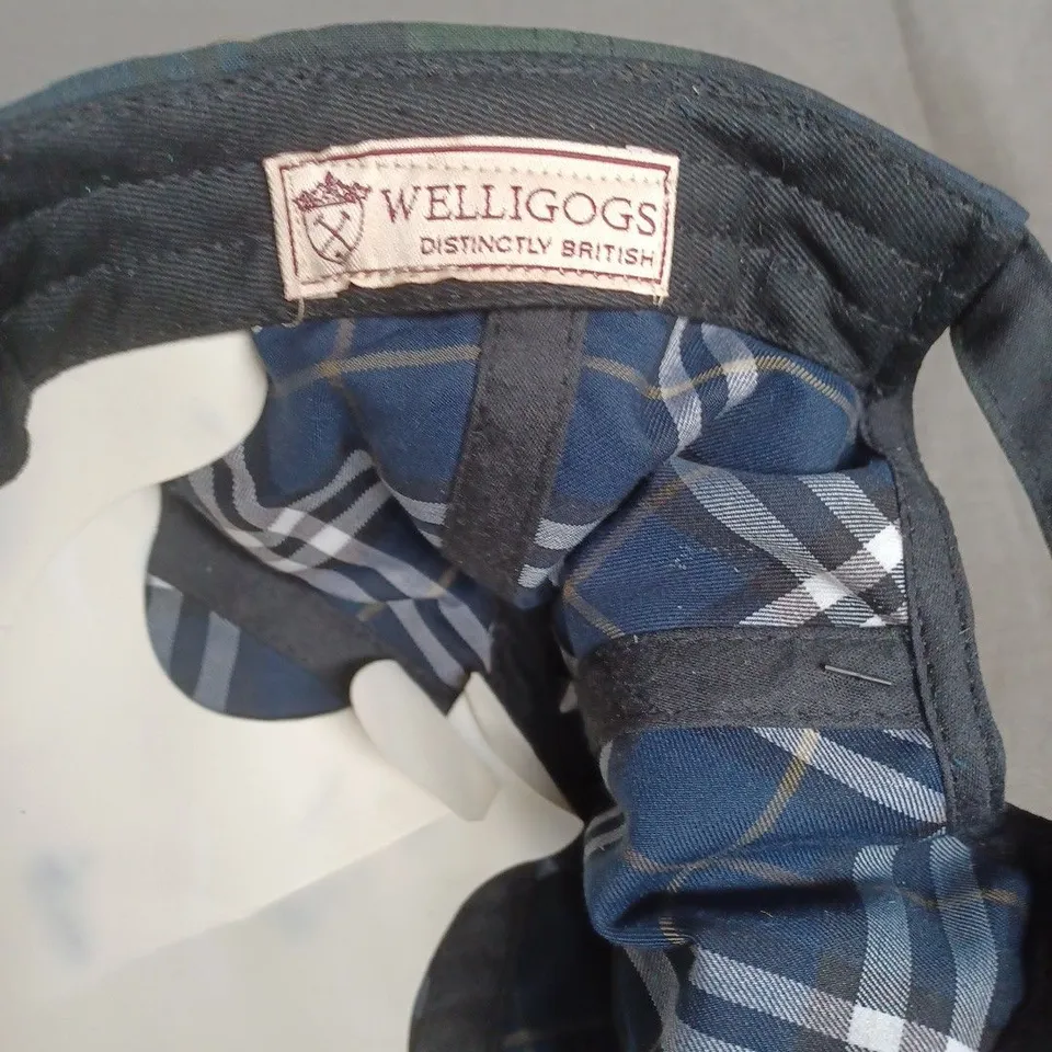 WELLIGOGS DISTINCTLY BRITISH CAP – DARK GREEN & NAVY TARTAN WITH BLUE PLAID LINING